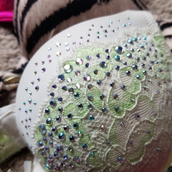 Victoria's Secret Bras - Picture 1 of 2
